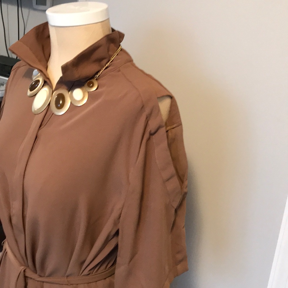 Chico’s 2 is a size 12 cold shoulder shirt. - Picture 3 of 4